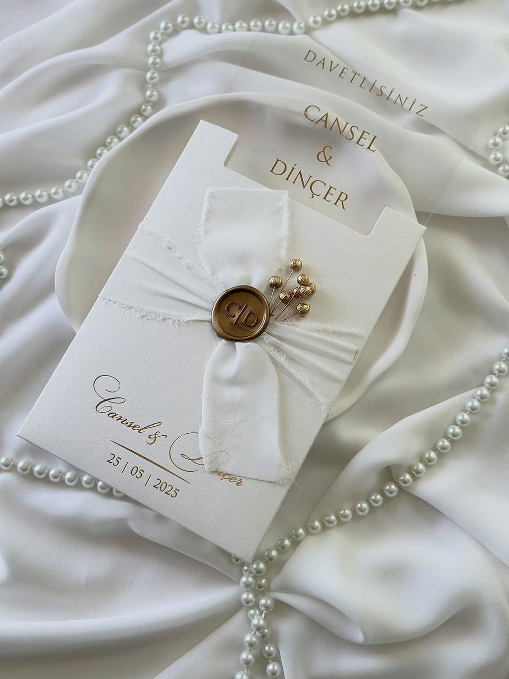 💌 Transparent acrylic invitation with gold printing