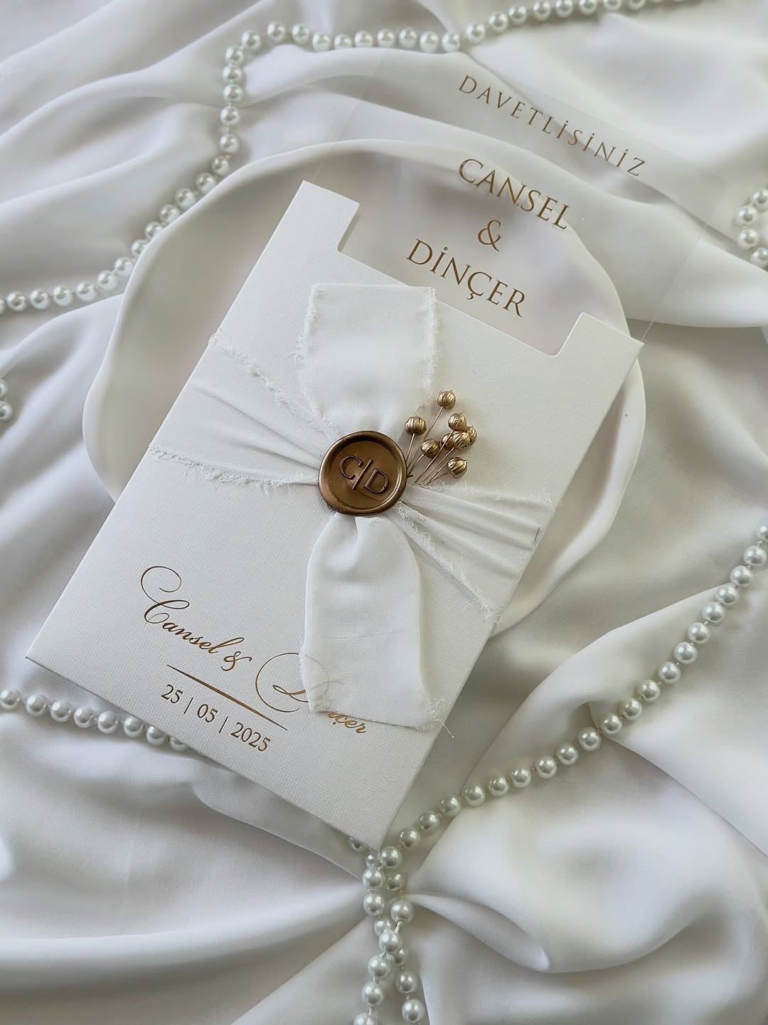 💌 Transparent acrylic invitation with gold printing