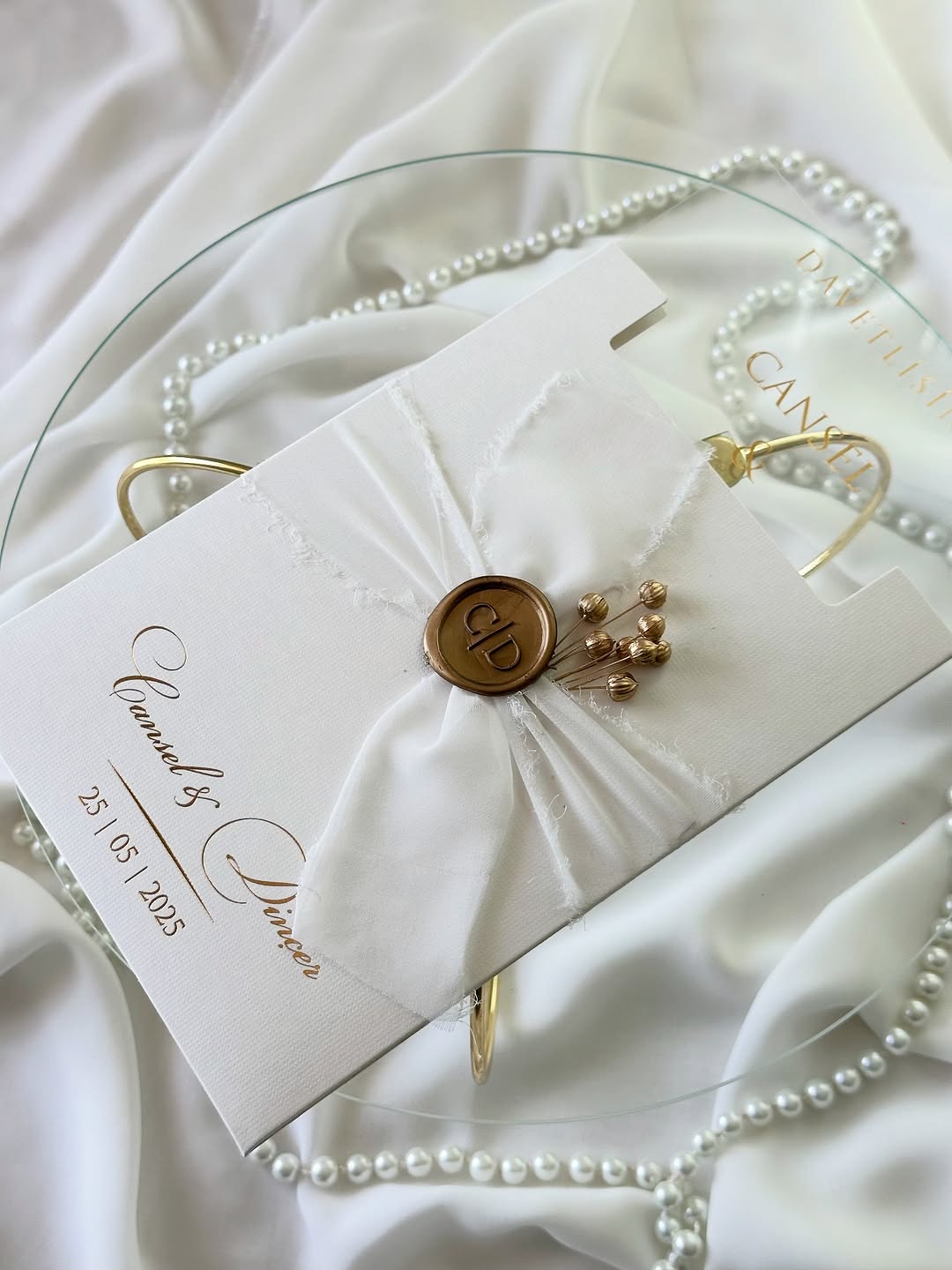 💌 Transparent acrylic invitation with gold printing