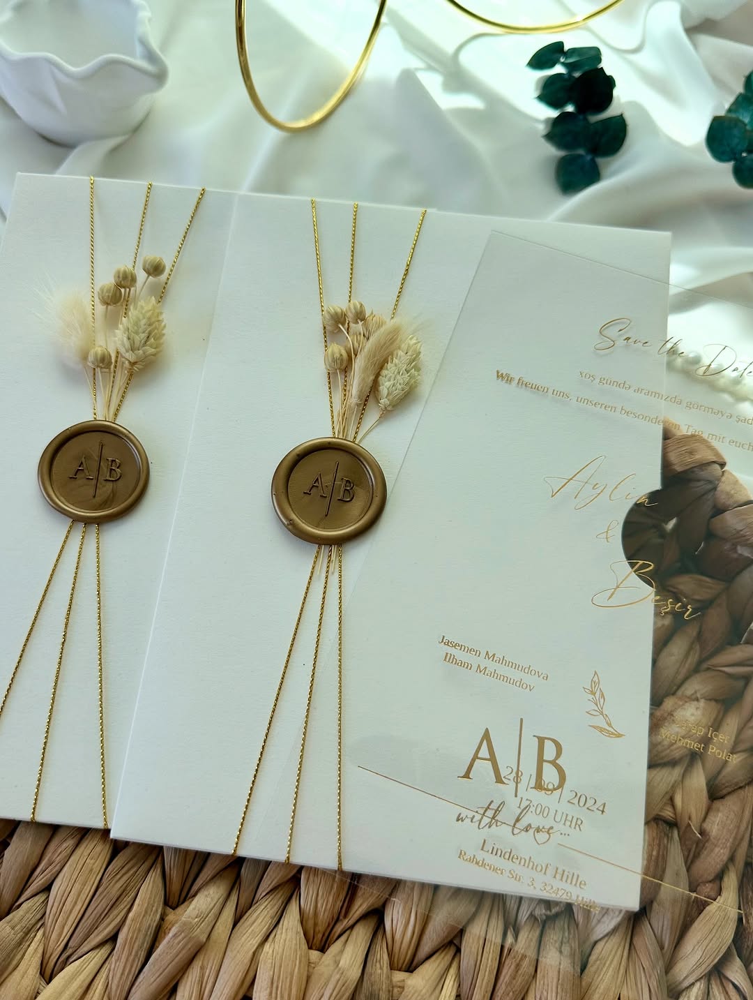 💌 Transparent acrylic invitation with gold printing